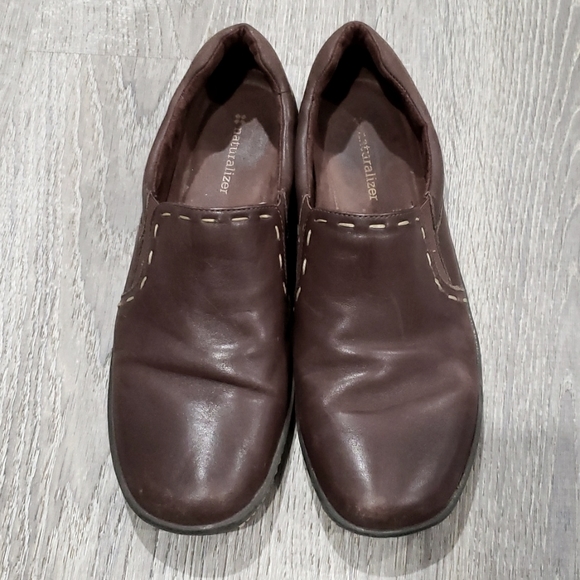 NATURALIZER LEATHER SLIP ONS SIZE  8.5M - Picture 1 of 7